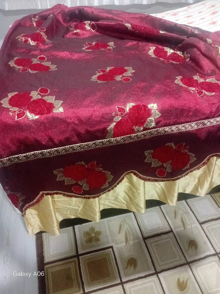 Bordo İşlemeli Parlak Yatak Örtüsü - Görsel 3