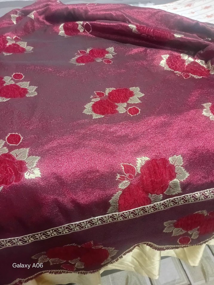 Bordo İşlemeli Parlak Yatak Örtüsü - Görsel 2