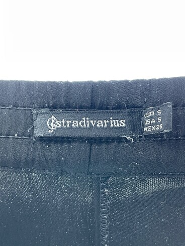 s Beden siyah Renk Stradivarius Düz Kesim %70 İndirimli.