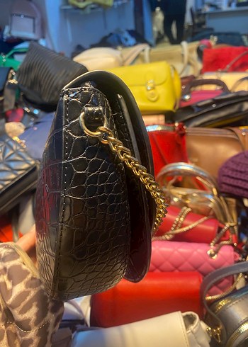 Kilitli Siyah Yılan Derisi Desenli Deri Çanta - Görsel 3