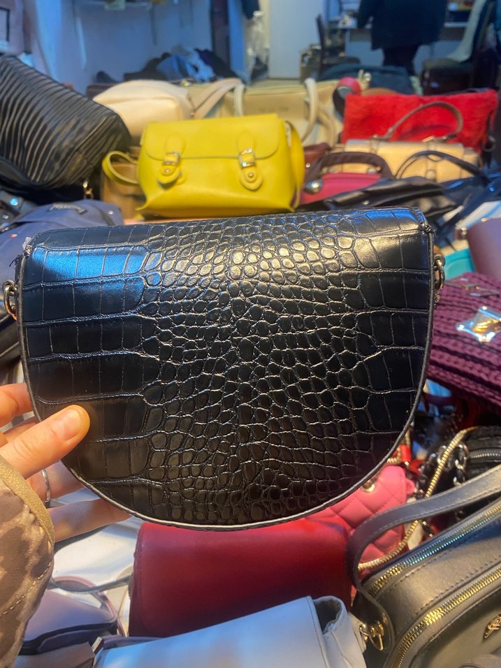 Kilitli Siyah Yılan Derisi Desenli Deri Çanta - Görsel 2