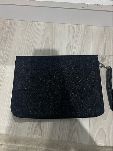 Bershka El çantası siyah pullu aynalı portföy