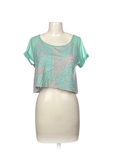 Stradivarius T-shirt %70 İndirimli.
