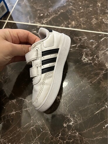 24 Beden Adidas cocuk ayakkabısı