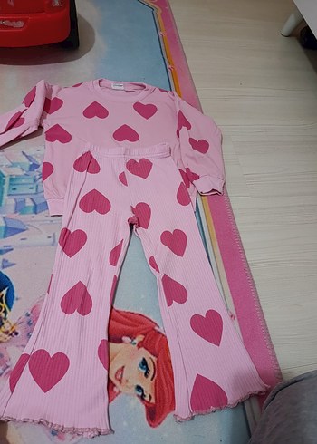 Zara Pembe Kalp Desenli Takım