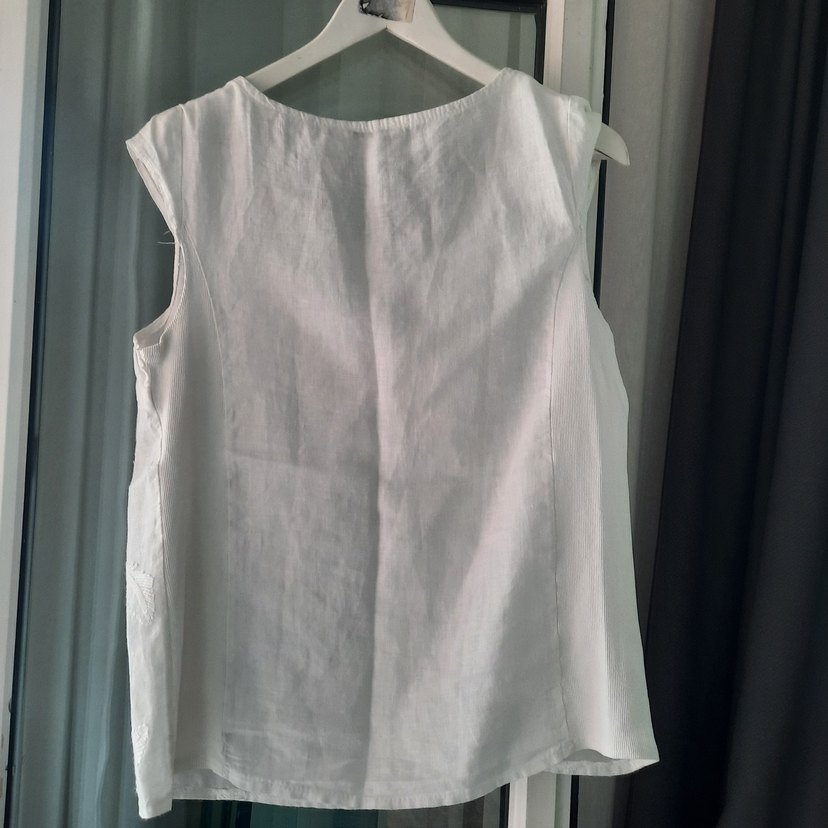 Kadın Beyaz Kolsuz Keten Bluz - Görsel 3