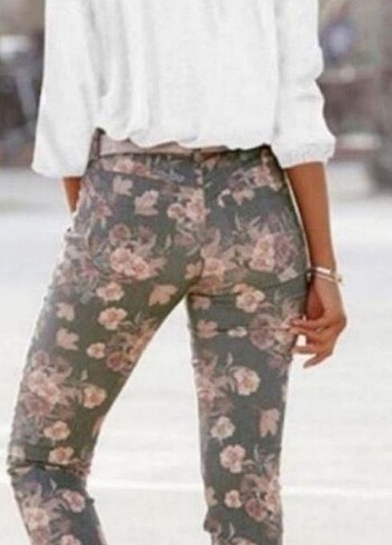 Ful likralı çiçek desenli pantolon 