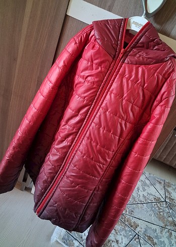 Batik Kirmizi Kapusonlu Kapitone Mont