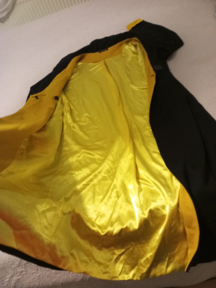 Sarı Detaylı Siyah Kadın Uzun Kaban hırka - Görsel 2