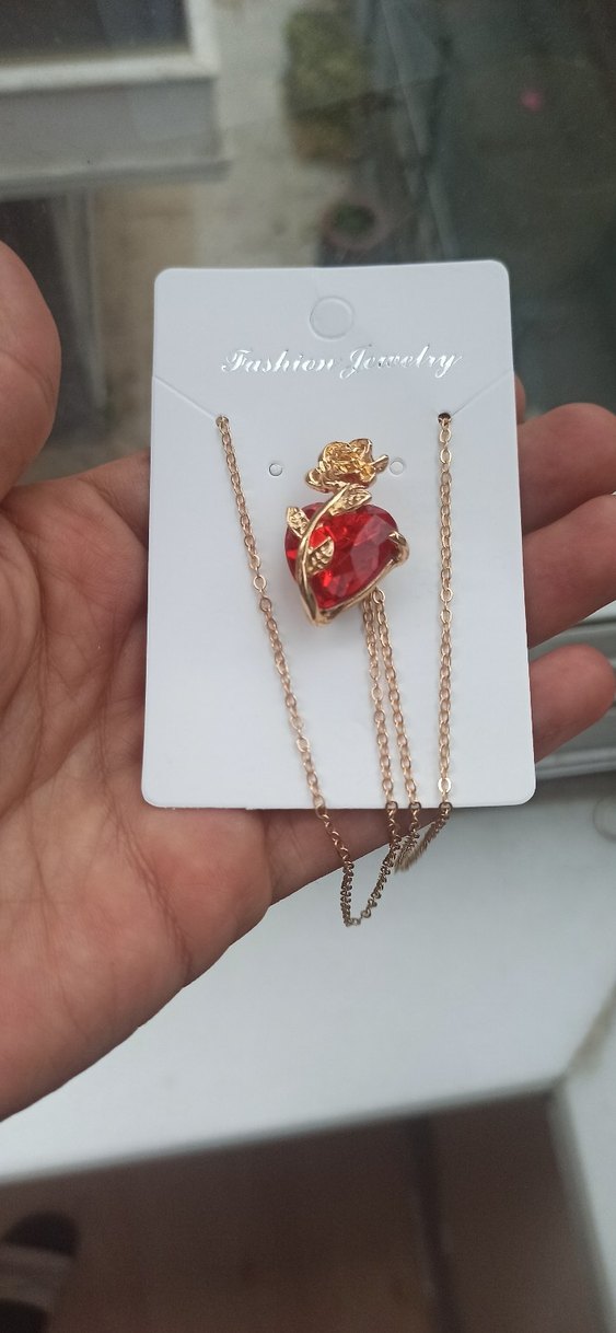 Altın Renkli Mini Kalp Detaylı Kolye - Görsel 2