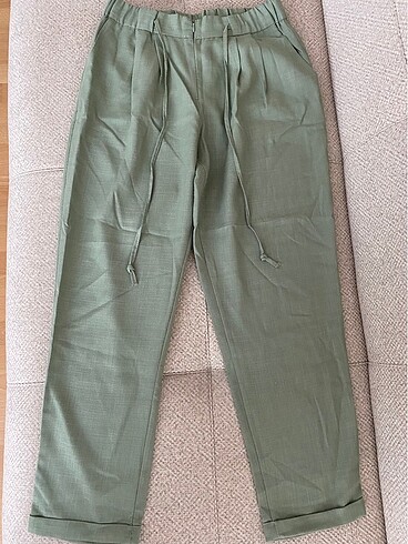 Yeşil Pantolon + Renkli Bluz