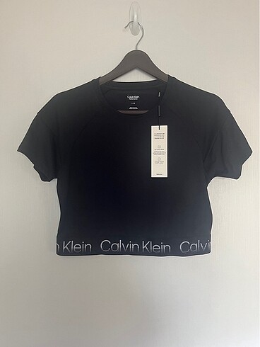 YENİ VE ETİKETLİ CK Calvin Klein Performans Siyah Spor Tişört L 
