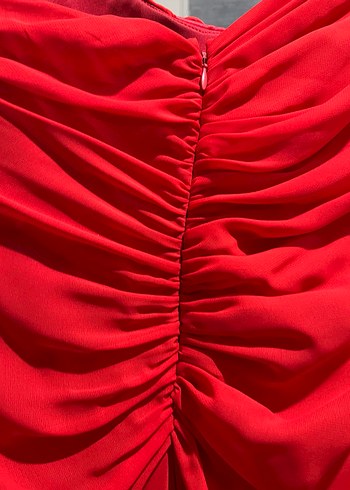 Kırmızı Drapeli Uzun Straplez Abiye Elbise - Görsel 7