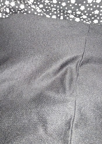 Parlak Papatya Desenli Kol Detaylı Siyah Uzun Elbise - Görsel 9