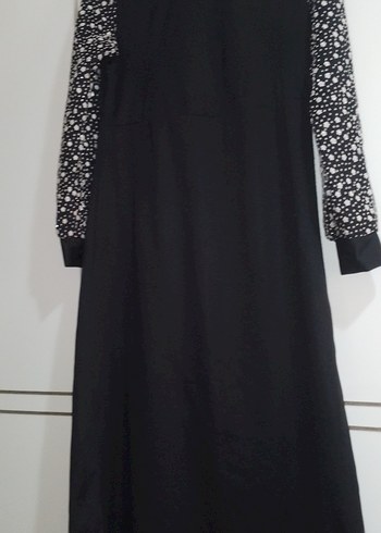 Parlak Papatya Desenli Kol Detaylı Siyah Uzun Elbise - Görsel 4