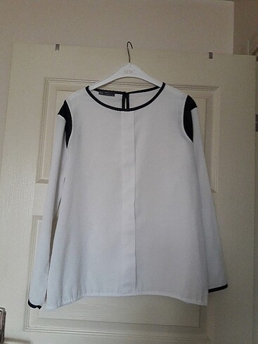 Zara siyah beyaz basic bluz