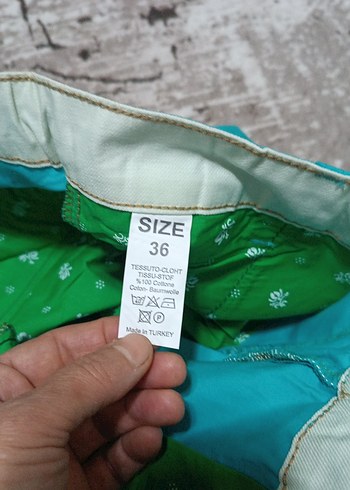 Turkuaz Renkli Rahat Erkek Mini Şort - Görsel 3