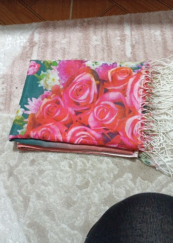 çiçek desenli şal - Görsel 2