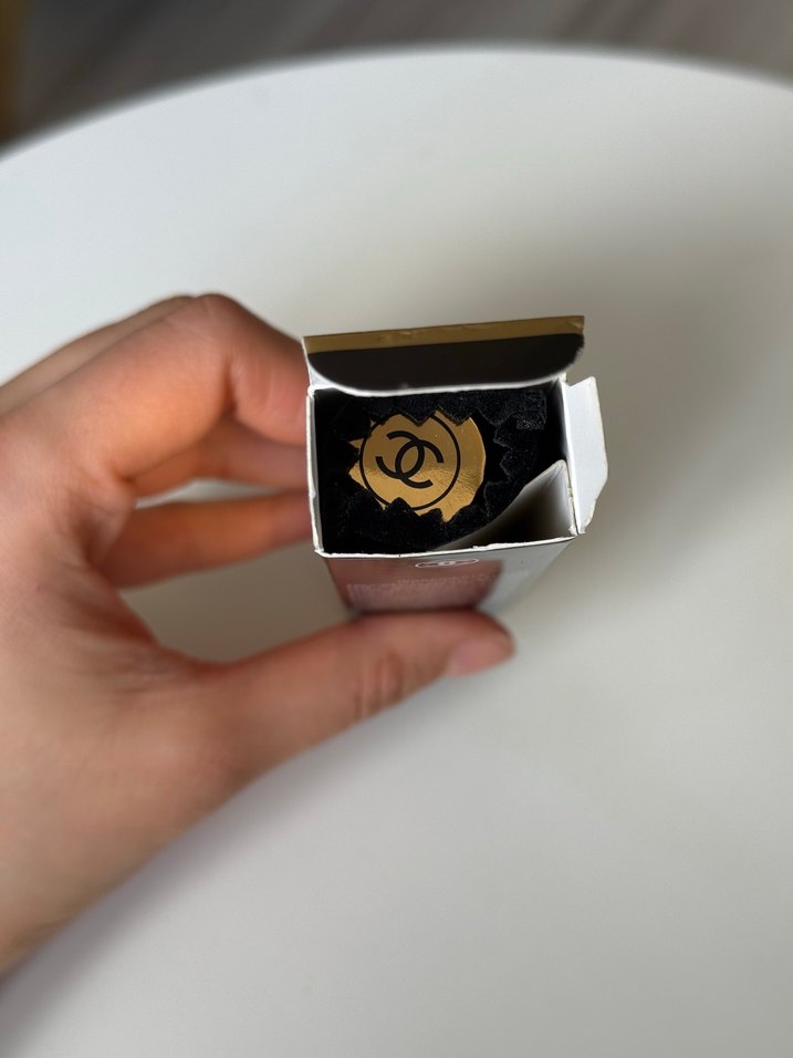 Chanel Koyu Renk Maskara - Görsel 4