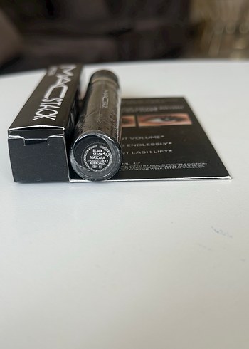 MAC Stack Siyah Maskara - Görsel 4