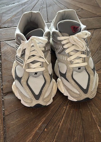 New Balance Kadın Beyaz Gri Bağcıklı Spor Ayakkabı