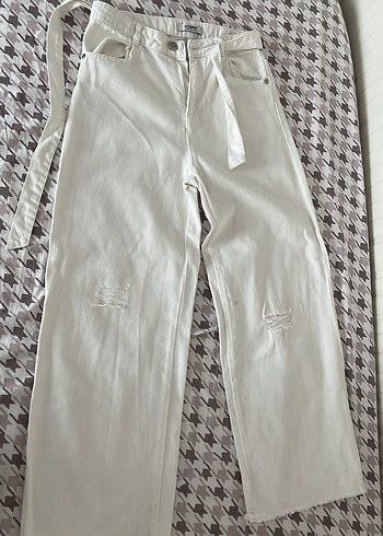 Kadın Beyaz Kemerli Regular Fit Midi Jean