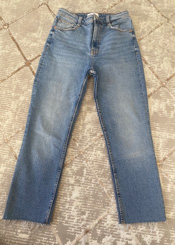 Zara Düz Paça Jean (Kesilmiş Paçalı)