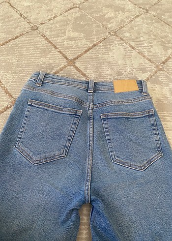 36 Beden Zara Düz Paça Jean (Kesilmiş Paçalı)