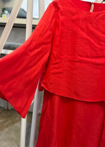 Kırmızı elbise - Görsel 2