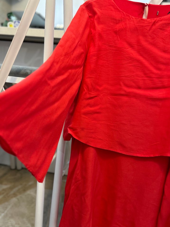 Kırmızı elbise - Görsel 2