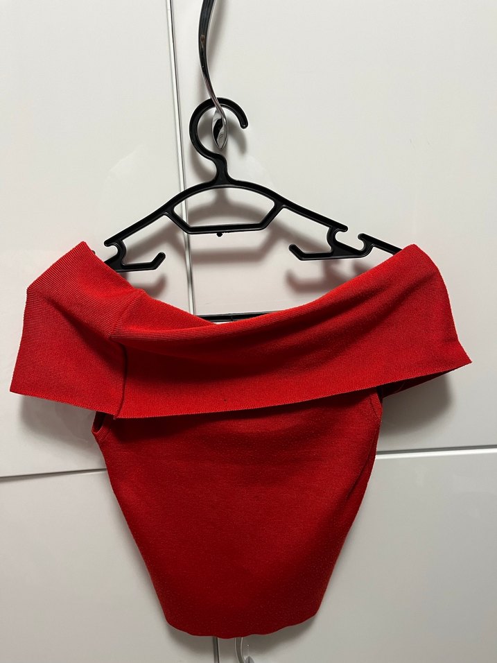 Düğmeli Kırmızı Halter Yaka Bluz-Koton 
Sibil Çetinkaya Serisi - Görsel 2