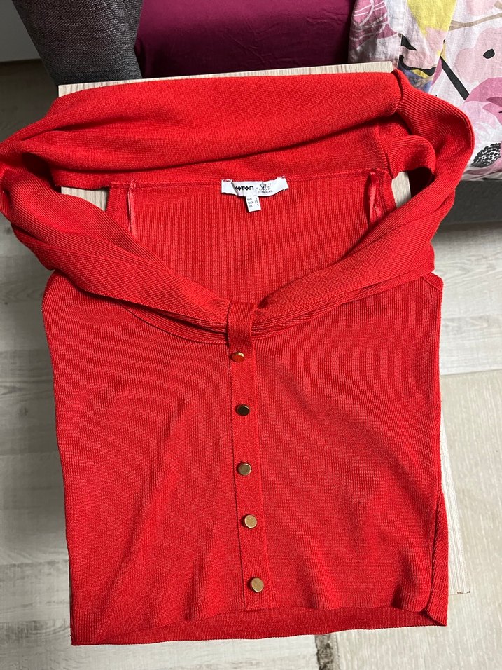 Düğmeli Kırmızı Halter Yaka Bluz-Koton 
Sibil Çetinkaya Serisi - Görsel 3