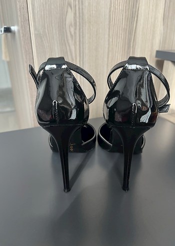 Siyah Rugan Tokalı Stiletto Topuklu Ayakkabı - Görsel 3