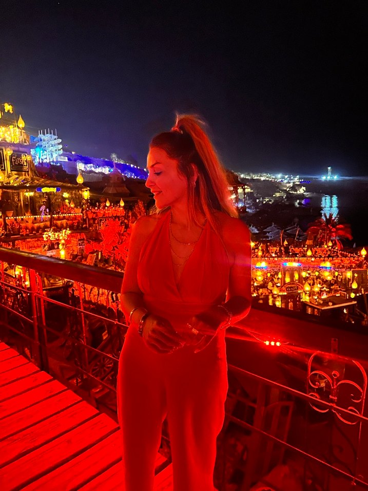 Parlak Kırmızı V Yakalı Midi Kadın Elbise - Görsel 2