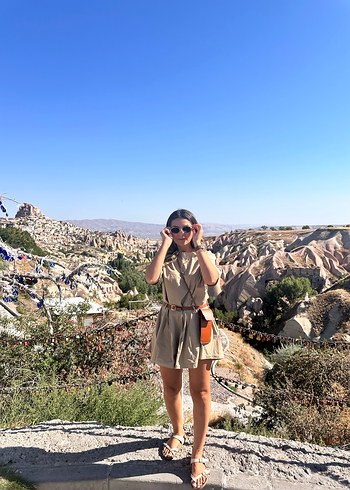 Kısa Kollu, Kemerli Kadın Kısa Tulum - Görsel 3