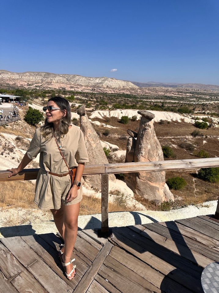 Kısa Kollu, Kemerli Kadın Kısa Tulum - Görsel 2