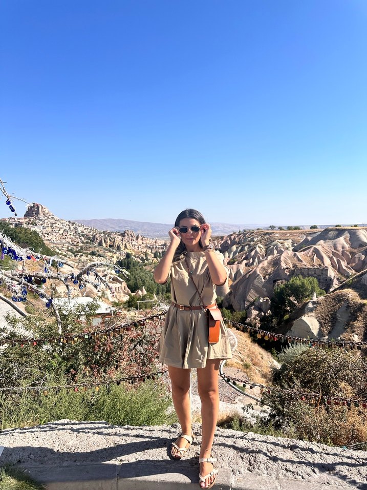 Kısa Kollu, Kemerli Kadın Kısa Tulum - Görsel 3