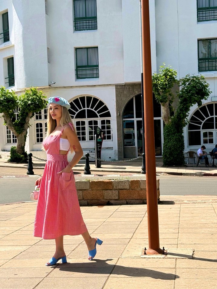 Pembe Kareli Uzun Askılı Elbise - Görsel 4