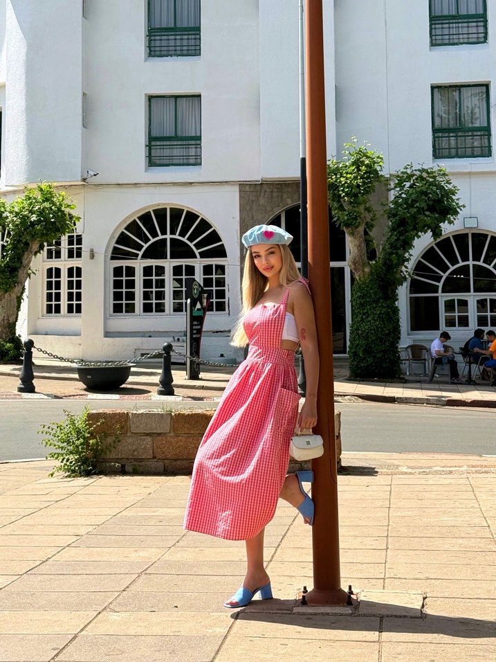 Pembe Kareli Uzun Askılı Elbise - Görsel 2