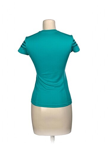 xs Beden Adidas T-shirt %70 İndirimli.