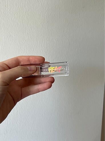  Beden FENTY HEAT ŞEFFAF GLOSS