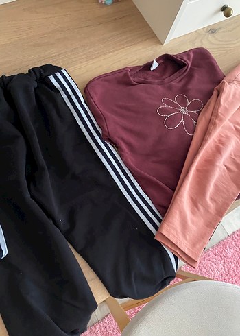Bordo Nakışlı Sweatshirt ve Siyah Eşofman Altı