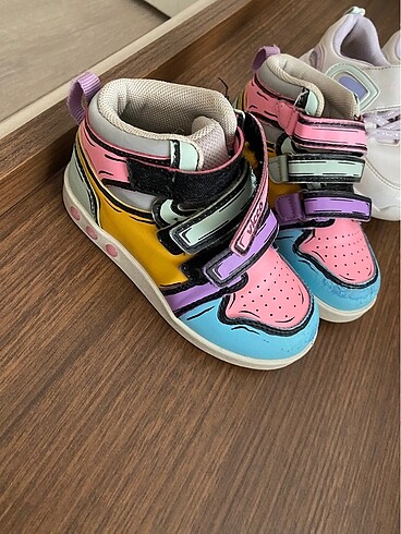 Skechers Vicco 25 diğeri 26