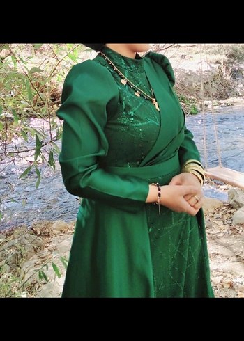 Uzun Kollu İşlemeli Yeşil Kadın Abiye 
Anne kız kombin olarak - Görsel 4