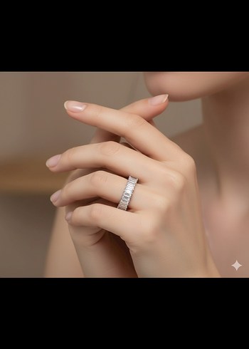 Minimalist Beyaz Parlaklı Kadın Yüzük
