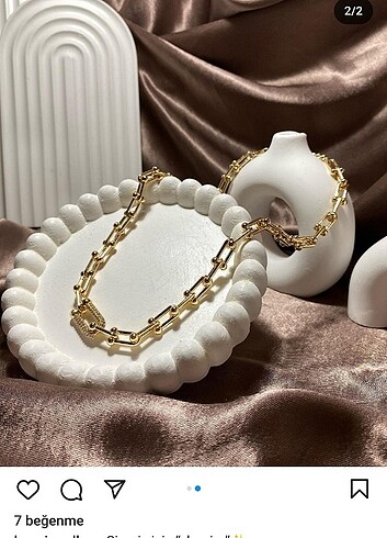 Tiffany taşlı kolye sıfır üründür kutulu gönderiyorum 