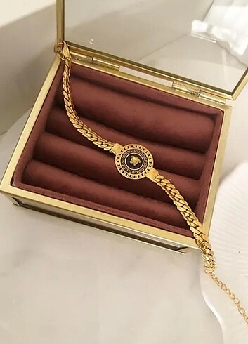 Versace tarz çelik bileklik sıfır üründür kutulu gönderiyorum 