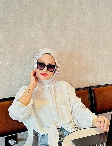 Prada model güneş gözlüğü sıfır üründür kutulu gönderiyorum 