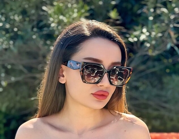 Prada Prada model tarz gözlük sıfır üründür kutulu