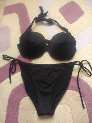 siyan Penti bikini